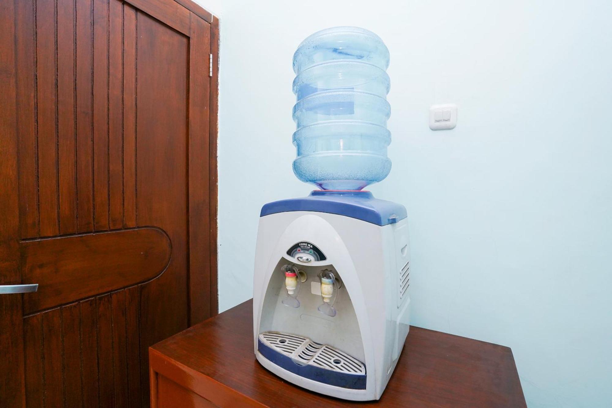 Oyo Life 2309 Kost Si Mbok Vivi Ξενοδοχείο Σουραμπάγια Εξωτερικό φωτογραφία